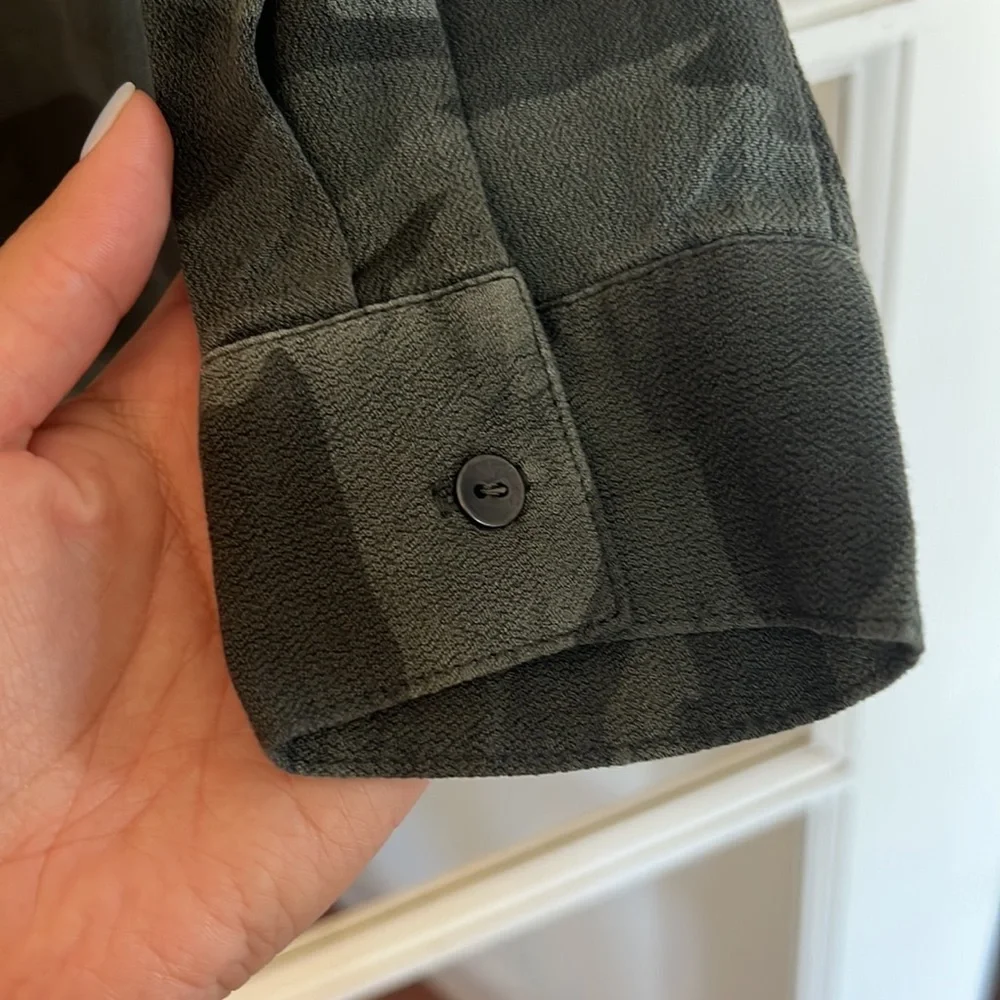 SPLENDID CAMO TOP - Picture 3 of 4